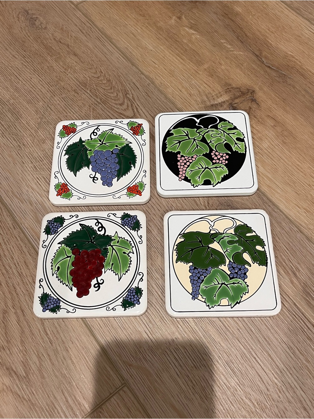 Villeroy & Boch Set of 4 Grapevine Design Tile Coasters